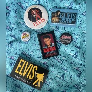 Elvis Lot - pins and flip book
